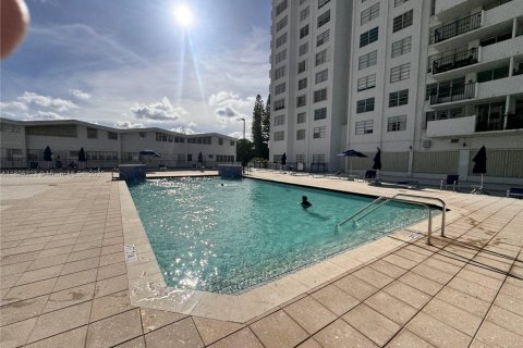 Condo in Aventura, Florida, 2 bedrooms  № 1794063 - photo 23