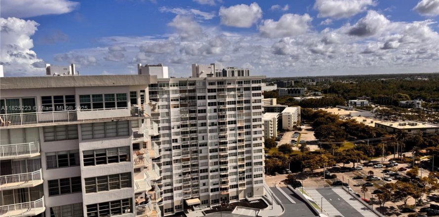 Condo in Aventura, Florida, 2 bedrooms № 1794063