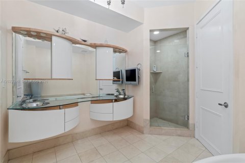 Купить кондоминиум в Санни-Айлс-Бич, Флорида 2 спальни, 129.04м2, № 2154887 - фото 30