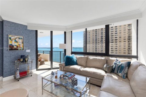 Condo in Miami, Florida, 2 bedrooms  № 2052881 - photo 2