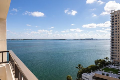 Condo in Miami, Florida, 2 bedrooms  № 2052881 - photo 14