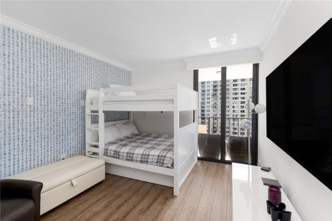 Condo in Miami, Florida, 2 bedrooms  № 2052881 - photo 23