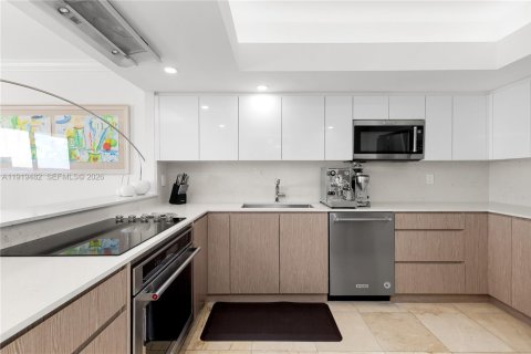 Condo in Miami, Florida, 2 bedrooms  № 2052881 - photo 8