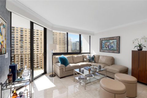 Condo in Miami, Florida, 2 bedrooms  № 2052881 - photo 13