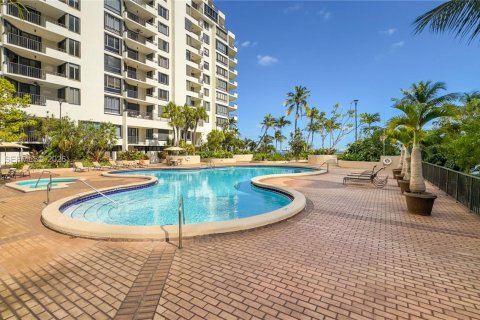 Condo in Miami, Florida, 2 bedrooms  № 2052881 - photo 29