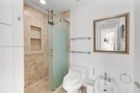 Condo in Miami, Florida, 2 bedrooms  № 2052881 - photo 22