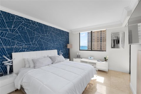 Condo in Miami, Florida, 2 bedrooms  № 2052881 - photo 17