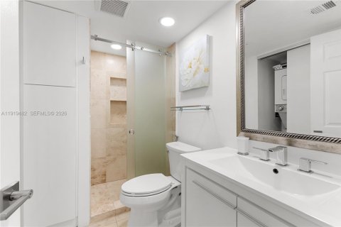Condo in Miami, Florida, 2 bedrooms  № 2052881 - photo 25