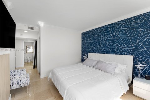 Condo in Miami, Florida, 2 bedrooms  № 2052881 - photo 18