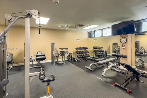 Condo in Miami, Florida, 2 bedrooms  № 2052881 - photo 30