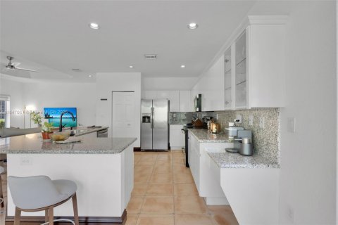 Casa en venta en Doral, Florida, 5 dormitorios, 283.54 m2 № 1845598 - foto 3
