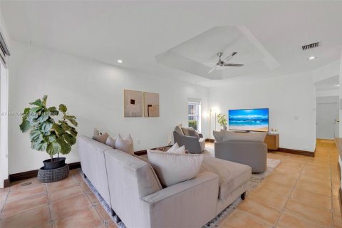 Casa en venta en Doral, Florida, 5 dormitorios, 283.54 m2 № 1845598 - foto 5