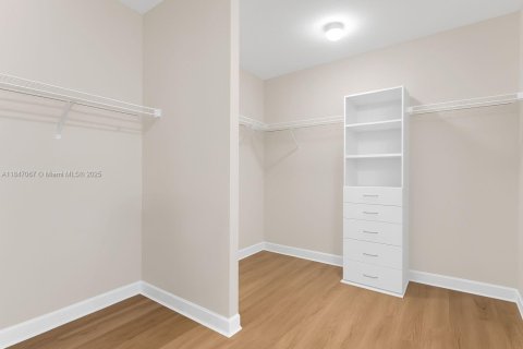 Casa en venta en Doral, Florida, 5 dormitorios, 283.54 m2 № 1845598 - foto 12