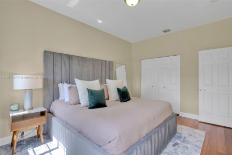 Casa en venta en Doral, Florida, 5 dormitorios, 283.54 m2 № 1845598 - foto 21