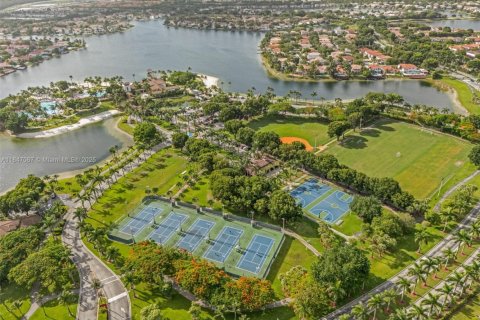 Casa en venta en Doral, Florida, 5 dormitorios, 283.54 m2 № 1845598 - foto 29