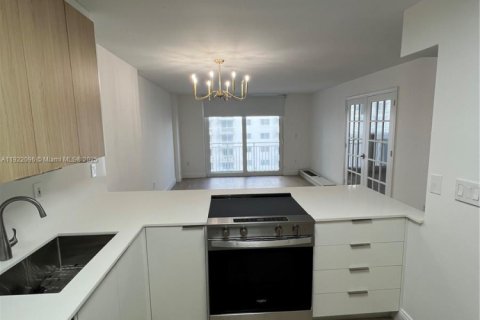 Condominio en alquiler en Miami Beach, Florida, 1 dormitorio, 61.22 m2 № 1976146 - foto 2