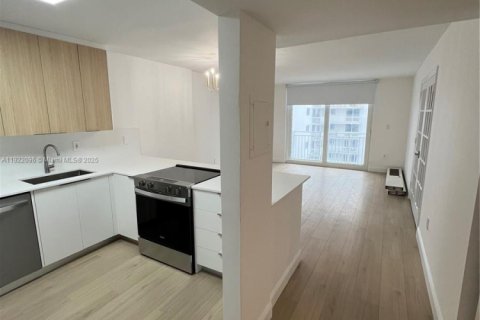 Condominio en alquiler en Miami Beach, Florida, 1 dormitorio, 61.22 m2 № 1976146 - foto 8