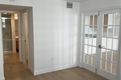 Condominio en alquiler en Miami Beach, Florida, 1 dormitorio, 61.22 m2 № 1976146 - foto 23