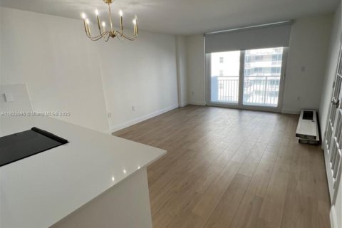 Condominio en alquiler en Miami Beach, Florida, 1 dormitorio, 61.22 m2 № 1976146 - foto 12