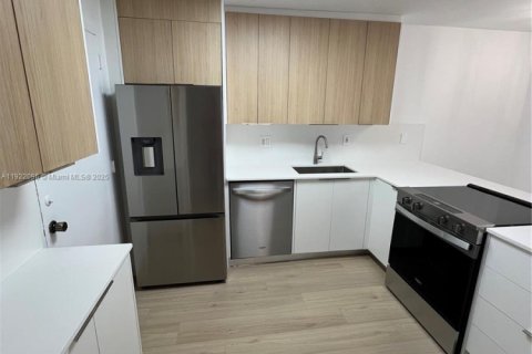 Condominio en alquiler en Miami Beach, Florida, 1 dormitorio, 61.22 m2 № 1976146 - foto 3