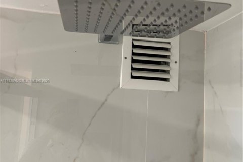 Condominio en alquiler en Miami Beach, Florida, 1 dormitorio, 61.22 m2 № 1976146 - foto 21