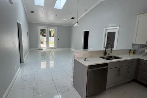 Villa ou maison à vendre à Kissimmee, Floride: 3 chambres, 113.06 m2 № 2399326 - photo 3