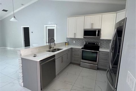 Villa ou maison à vendre à Kissimmee, Floride: 3 chambres, 113.06 m2 № 2399326 - photo 4