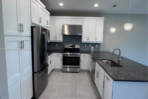 Villa ou maison à louer à Port St. Lucie, Floride: 2 chambres, 162.76 m2 № 1850839 - photo 12