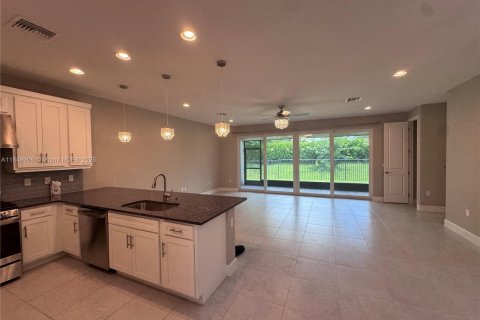 Villa ou maison à louer à Port St. Lucie, Floride: 2 chambres, 162.76 m2 № 1850839 - photo 27