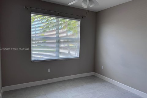 House in Port St. Lucie, Florida 2 bedrooms, 162.76 sq.m. № 1850839 - photo 8