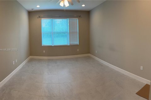 Villa ou maison à louer à Port St. Lucie, Floride: 2 chambres, 162.76 m2 № 1850839 - photo 16