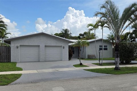 Casa en venta en Hollywood, Florida, 4 dormitorios, 228.91 m2 № 1936869 - foto 1