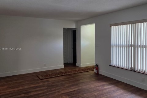 Casa en venta en Hollywood, Florida, 4 dormitorios, 228.91 m2 № 1936869 - foto 5