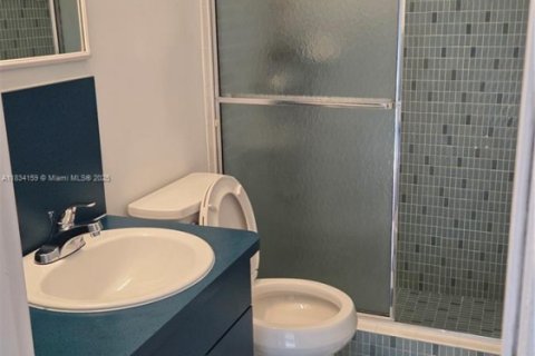 Casa en venta en Hollywood, Florida, 4 dormitorios, 228.91 m2 № 1936869 - foto 18