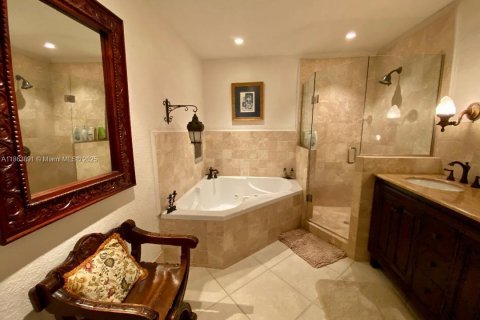 House in Miami, Florida 3 bedrooms, 121.98 sq.m. № 1896391 - photo 12