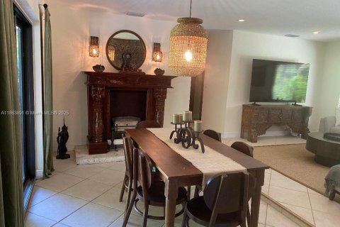 House in Miami, Florida 3 bedrooms, 121.98 sq.m. № 1896391 - photo 8