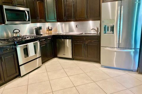 House in Miami, Florida 3 bedrooms, 121.98 sq.m. № 1896391 - photo 9