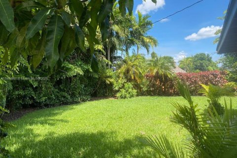 House in Miami, Florida 3 bedrooms, 121.98 sq.m. № 1896391 - photo 20