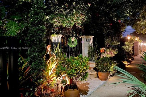 House in Miami, Florida 3 bedrooms, 121.98 sq.m. № 1896391 - photo 3