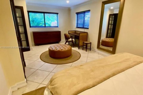 House in Miami, Florida 3 bedrooms, 121.98 sq.m. № 1896391 - photo 11