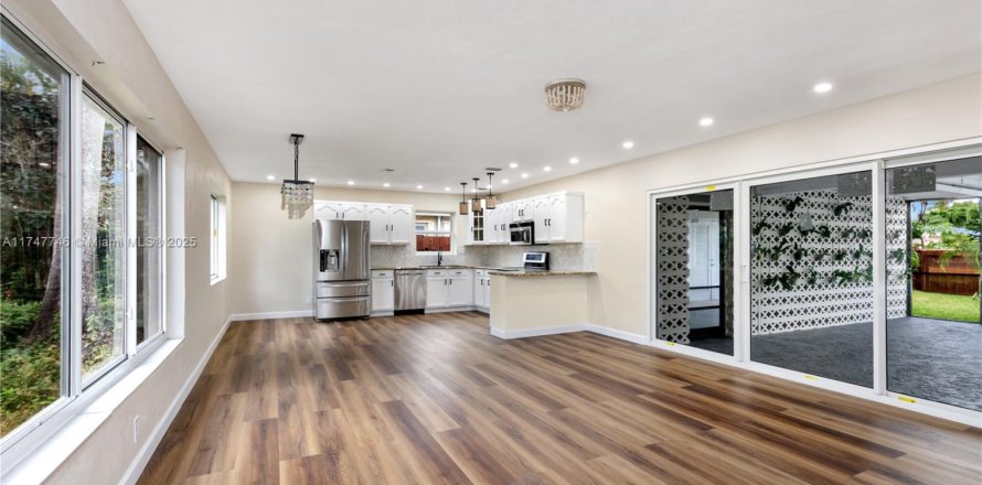 Дом в Холливуд, Флорида 2 спальни, 103.12м2 № 1985170