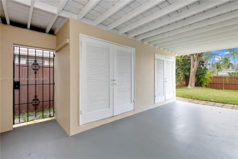 Купить виллу или дом в Холливуд, Флорида 2 спальни, 103.12м2, № 1985170 - фото 22
