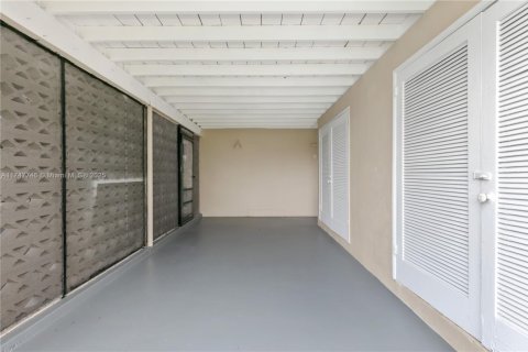 Купить виллу или дом в Холливуд, Флорида 2 спальни, 103.12м2, № 1985170 - фото 23