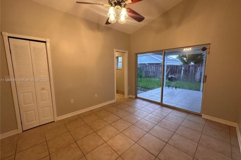 Villa ou maison à louer à Miami, Floride: 3 chambres, 110.09 m2 № 1932306 - photo 14