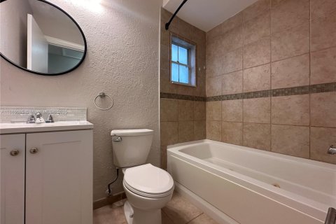 Villa ou maison à louer à Miami, Floride: 3 chambres, 110.09 m2 № 1932306 - photo 7