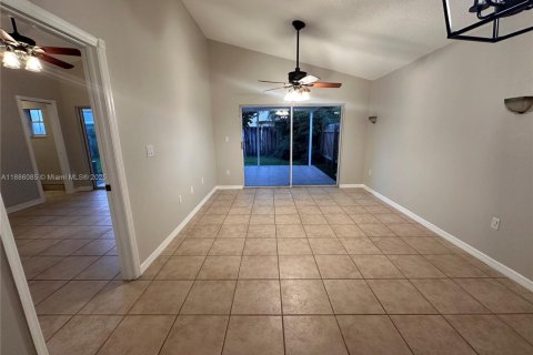 Villa ou maison à louer à Miami, Floride: 3 chambres, 110.09 m2 № 1932306 - photo 13