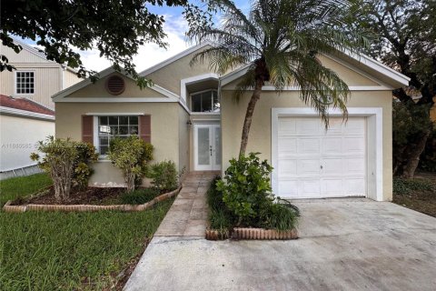 Villa ou maison à louer à Miami, Floride: 3 chambres, 110.09 m2 № 1932306 - photo 2