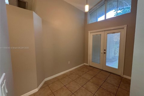 Villa ou maison à louer à Miami, Floride: 3 chambres, 110.09 m2 № 1932306 - photo 4