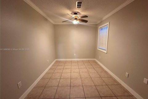 Villa ou maison à louer à Miami, Floride: 3 chambres, 110.09 m2 № 1932306 - photo 12