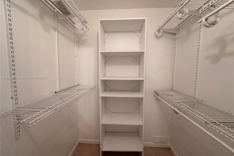 Villa ou maison à louer à Miami, Floride: 3 chambres, 110.09 m2 № 1932306 - photo 16